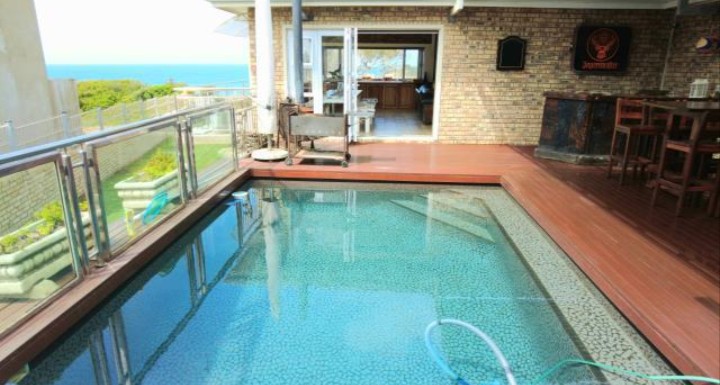To Let 4 Bedroom Property for Rent in Winterstrand Eastern Cape